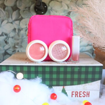 Sun-Kisses Illuminating Holiday Makeup Kit: PINK + RASPBERRY