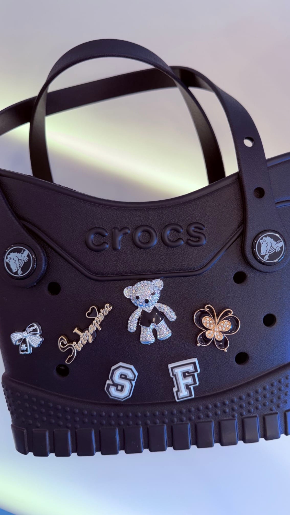 9 16 Crocs